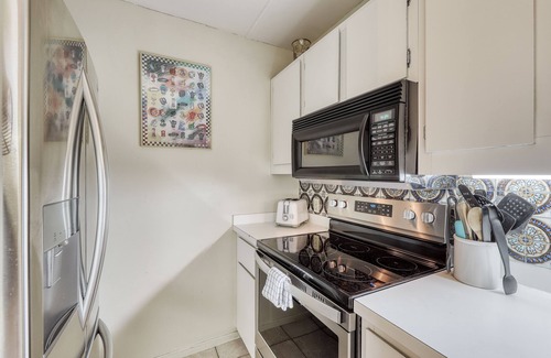 Warren Condo | Inviting Resort Condo with Pools, Hot Tub & Ski Access