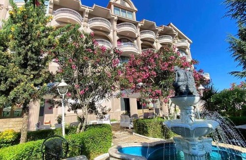 Mjull-Bathore Resort | Discover Resort Eklips: Family-Friendly Retreat with Pool
