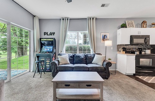 Branson Condo | Top-Rated Resort Golf Condo with Arcade & Hot Tub