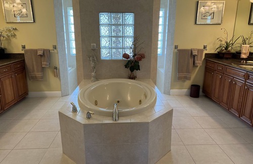 Naples Resort | Inviting Resort Home with Pool & Golf, Near Marco Beaches