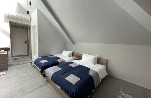 Konohana Hotel | Cozy Haven in Osaka: Breakfast & Free Parking Included