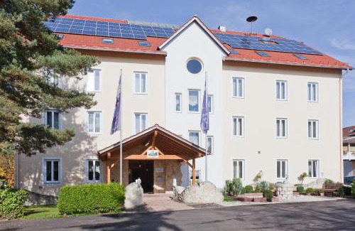 Wemding Hotel | Pet-Friendly Resort Hotel Seebauer Gut Wildbad with Ocean View