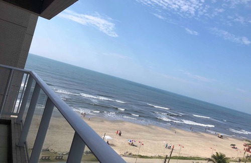 Centro House | Seaside Retreat: Resort Itanhaém with Breakfast Included