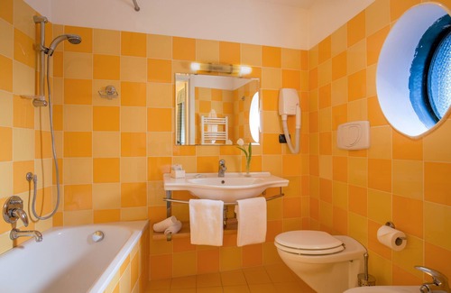 Zona LIV La Giustiniana Hotel | Relaxing Stay at Resort La Rocchetta with Spa & Dining