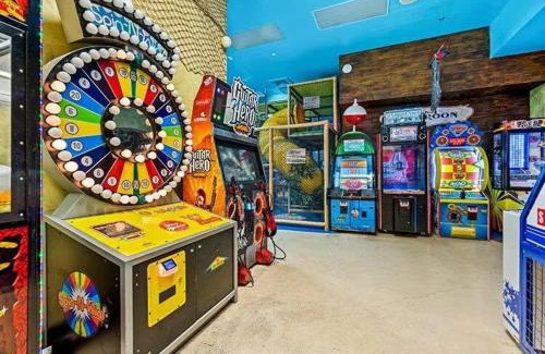 Regal Palms House | Family-Friendly Resort with Arcade Near Disney Attractions