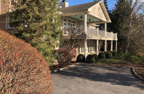 White Sulphur Springs House | Unmatched Comfort at Greenbrier Luxury Home - 10/10 Rated