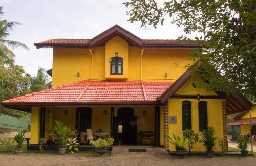 Minuwangoda Hotel | Unique Resort Experience with Pool & Pet-Friendly Amenities