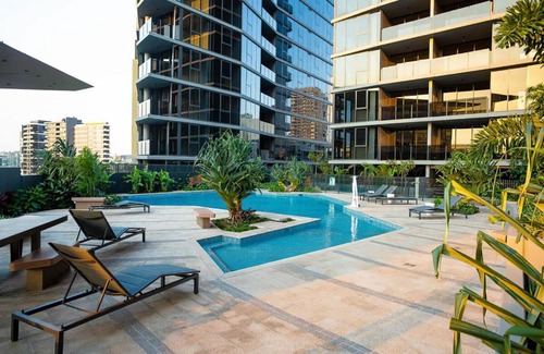 South Brisbane Apartment | Resort Living 2BR with Pool Spa Gym & Parking