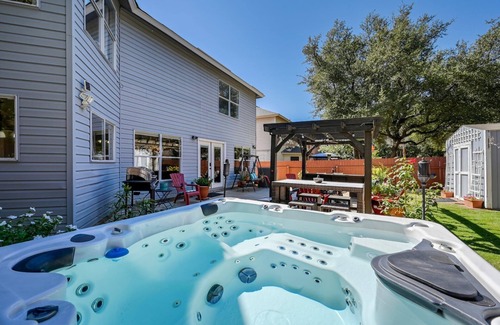 Cedar Park House | Resort Living in Cedar Park. Hot Tub, Fire Pit, Foosball, Poker & Pool Table,etc
