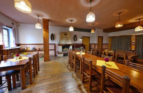 Visky House | Inviting Resort Ohrada: Pet-Friendly with Pool and Spa