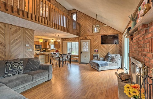 Bushkill Cottage | Resort Perks: Picturesque Poconos Getaway!