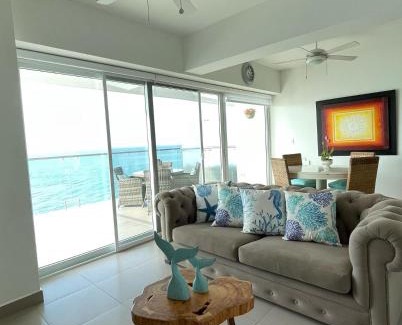 Tonsupa Apartment | Idyllic Resort Playa Azul with Pool & Oceanfront Views