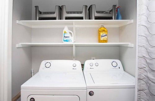 Shepherd Mountain Apartment | Resort Pool | Large Patio | Hot Tub | Washer+Dryer