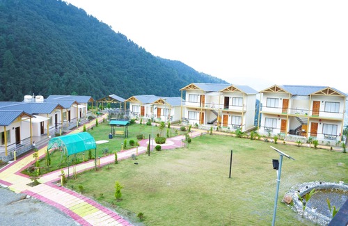 Chakrata Hotel | Unwind at Resort Prakriti: Family-Friendly Getaway