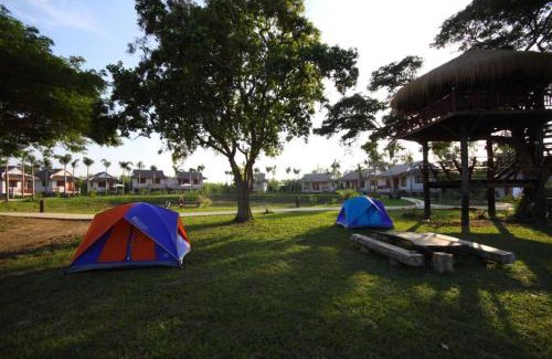 Nakhon Sawan Resort | Charming Resort Railumpoo: Family-Friendly Farm & Camping