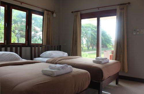 Nakhon Sawan Resort | Charming Resort Railumpoo: Family-Friendly Farm & Camping