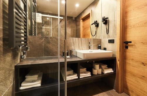 Snezne Apartment | Scenic Resort Sněžné AMANITA: 4-Star Oceanfront Retreat