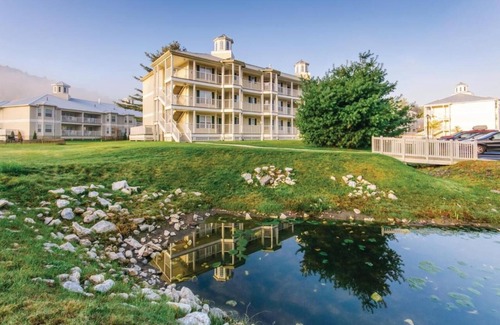 South Lee House | Resort Stay with Arcade, Heated Pool, Sports Courts & Family Perks