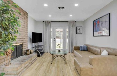 Paradise House | Relaxing 4-Bedroom Pool Oasis Minutes from the Strip