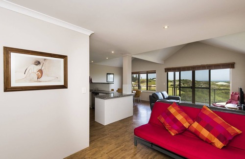Ledge Point House | Resort Style Beach Front Accommodation