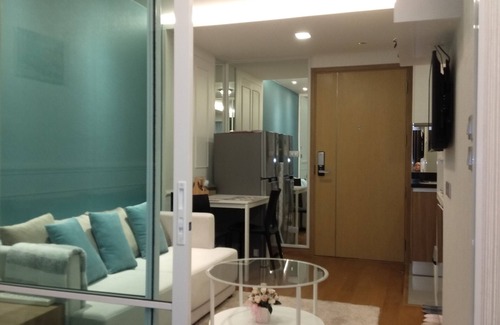 Khlong Toei Nuea Apartment | Modern Studio Retreat in the Heart of Bangkok with Pool