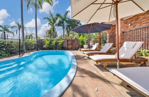 Daleys Point House | Relaxing Resort Style House with Pool Near Beautiful Beaches