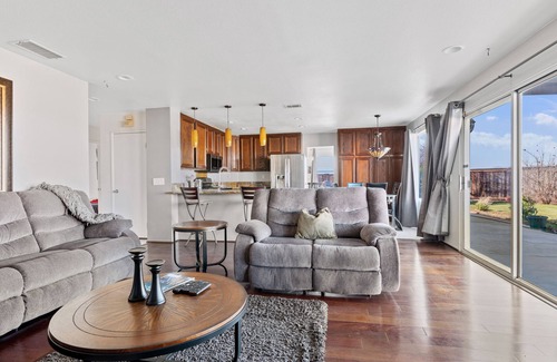 Apple Valley House | Top-Rated Resort Style House in High Desert with Pool