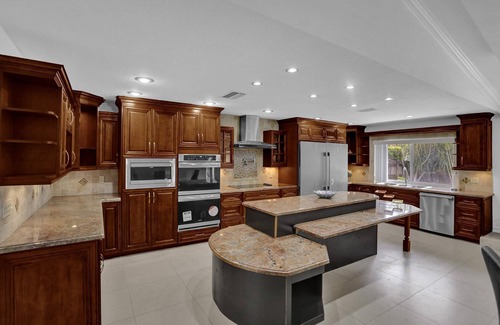 Inverrary House | Urban Oasis: Guest Rated 9.8 with Pool & Pet-Friendly Perks
