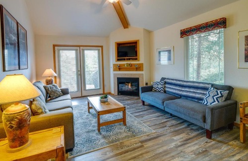 Klamath Falls House | Golf Course View Home in Klamath Falls with Hot Tub