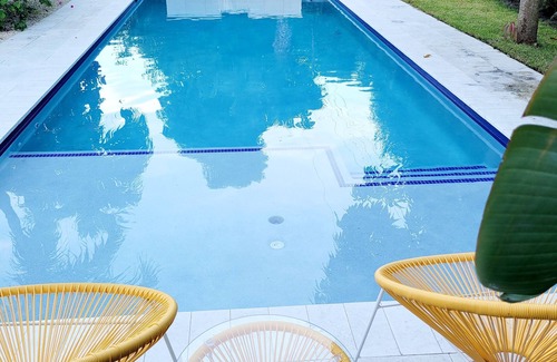 Old Northwood House | Relaxing Resort Style Home with Pool, Near Palm Beach