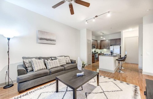 Astrodome Apartment | Relaxing Resort-Style Oasis with Pool and Ocean Views