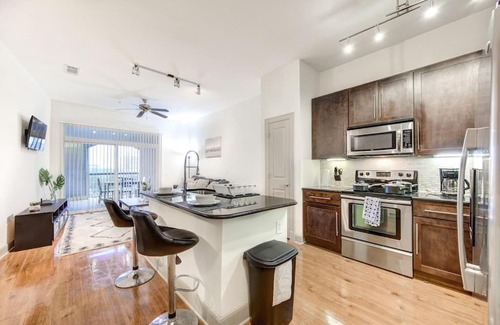 Astrodome Apartment | Relaxing Resort-Style Oasis with Pool and Ocean Views