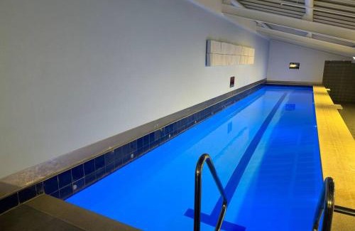 Auckland Central Business District Apartment | Poolside Resort Style Studio for Family Fun and Relaxation
