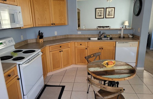 Palm Beach Gardens Condo | Top-Rated Ocean View Resort Style Condo with Pool & Spa