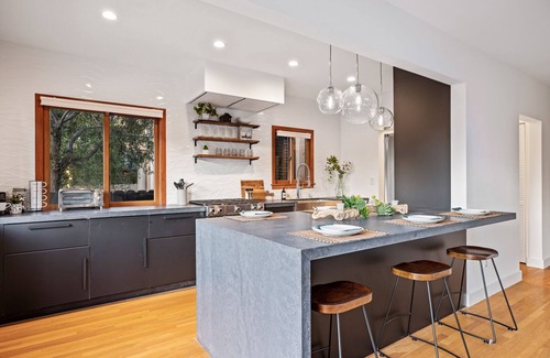Venice Canals Villa | Pet-Friendly Resort Villa by Venice Canals - 9.8/10 Rated