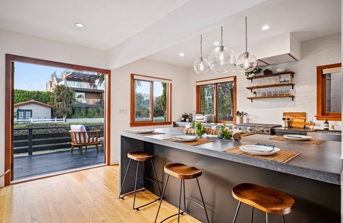 Venice Canals Villa | Pet-Friendly Resort Villa by Venice Canals - 9.8/10 Rated