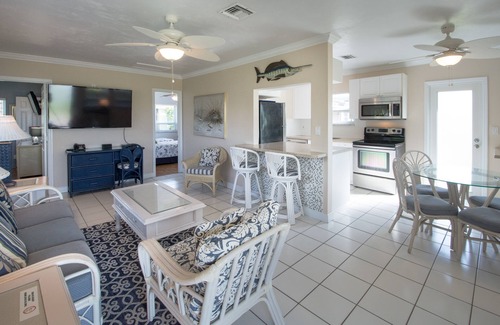 Hillsboro Beach Villa | Ocean View Resort Villa with Pool & Private Beach Access