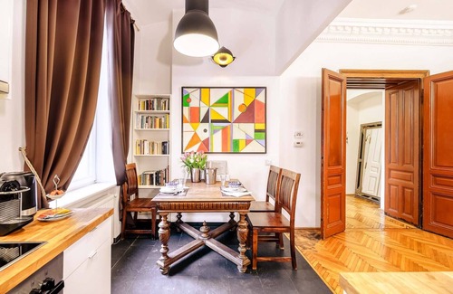 Sankt Ulrich Apartment | Timeless Elegance Meets Modern Comfort with Pool & Breakfast