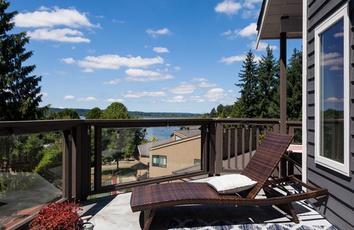 Sammamish House | Stunning Lakeside Retreat Near Microsoft with Pool & Spa