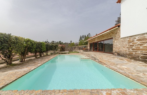Esposade House | Relaxing Retreat Near Porto with Wi-Fi and Natural Pool