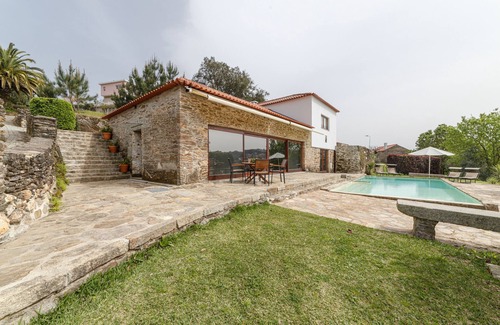 Esposade House | Relaxing Retreat Near Porto with Wi-Fi and Natural Pool