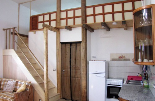 Cutrofiano Apartment | Relaxing Retreat: Terreno Ro-Bi-Li Apartment for Families