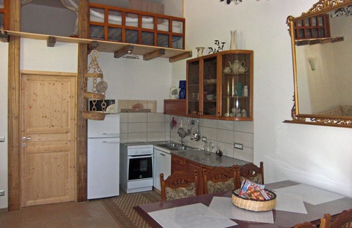 Cutrofiano Apartment | Relaxing Retreat: Terreno Ro-Bi-Li Apartment for Families