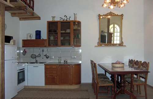 Cutrofiano Apartment | Relaxing Retreat: Terreno Ro-Bi-Li Apartment for Families