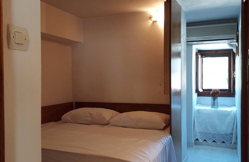Skiros House | Experience Local Comfort with Family-Friendly Amenities