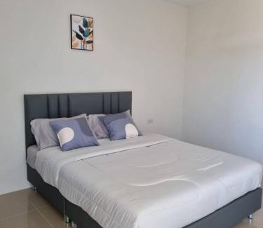 Phunphin Hotel | Relax at Thachang Hotel: Child-Friendly Stay with 10/10 Score