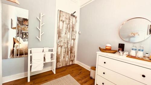 Notting Hill House | Stylish Stay at Rest Boutique Notting Hill with Kitchen Access