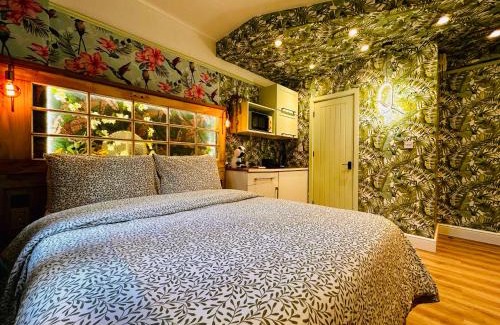 Notting Hill House | Stylish Stay at Rest Boutique Notting Hill with Kitchen Access