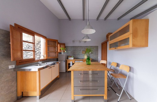 Hermigua Cottage | Relax with Breathtaking Ocean and Mountain Views