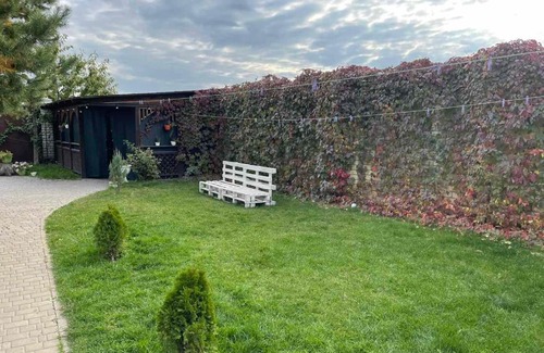 Bezlyudivka Apartment | Cozy Retreat: Family and Pet-Friendly Getaway with Hot Tub